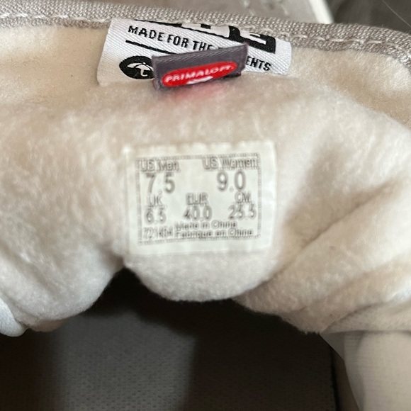 VANS
"OFF THE WALL" - Picture 5 of 6